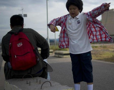 父亲磨炼8岁女儿 从深圳徒步700公里回湖南(组图)