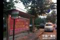 北京大兴当街摔女童男子被刑拘 女童生命垂图片事发现场 中广网发事发现场 中广网发中广网北京7月26日消息 据中国之声《新闻纵横》报道，近日，一场发生在北京市大兴区的惨案引发了公众的热议。7月23日晚上，两名驾车男子因不满一名推着婴儿车的女士挡道。双方吵起架来，